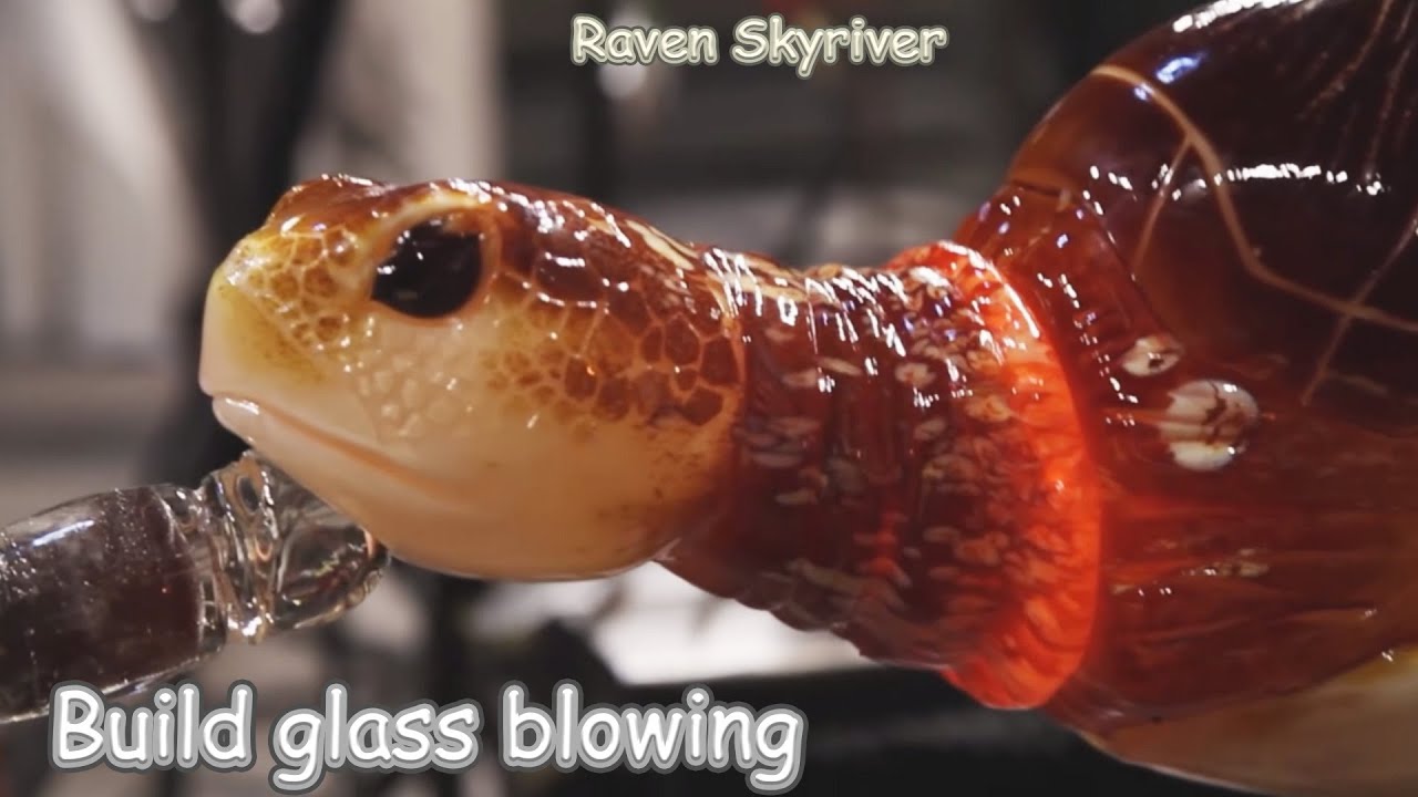 Build glass blowing, Raven Skyriver.