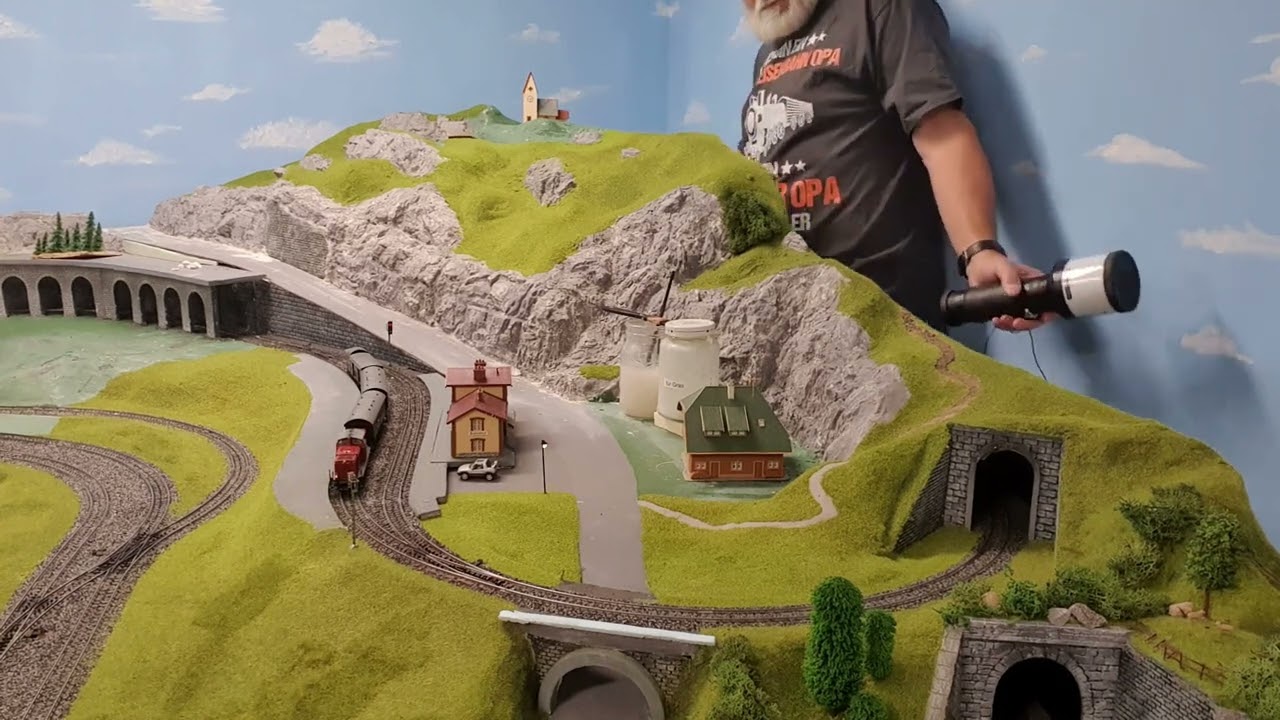 11 Modelleisenbahn - Ein Quickie: Landschaftsgetaltung und kurze Fahrten
