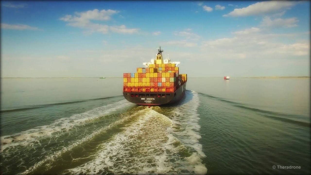 DJI Phantom 3 Pro - Container ship MSC Anahita (4k)