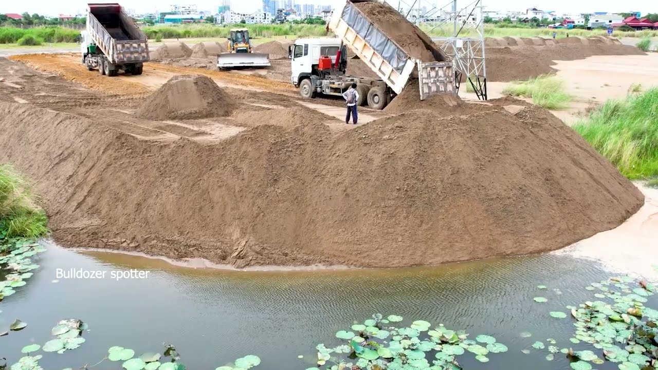 Powerful Stronger Bulldozer SHANTUI DH17C2 Working push Sand Filling up Build New Road