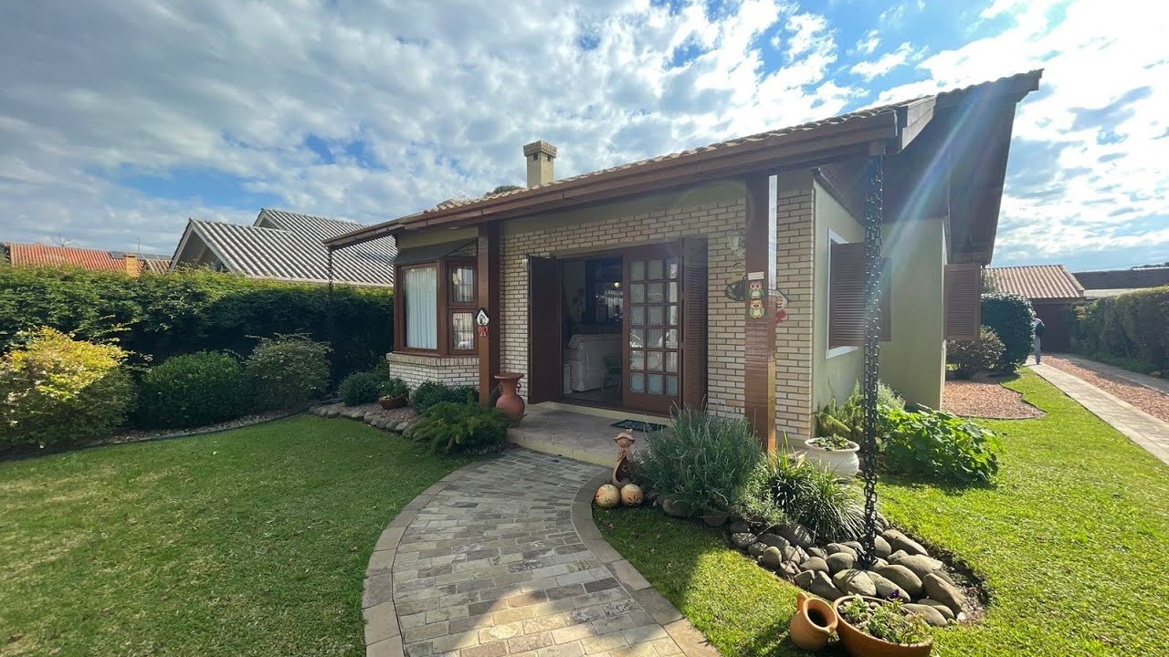 CASA ACONCHEGANTE COM ÁREA GOURMET E 2 DORMITÓRIOS EM GRAMADO!