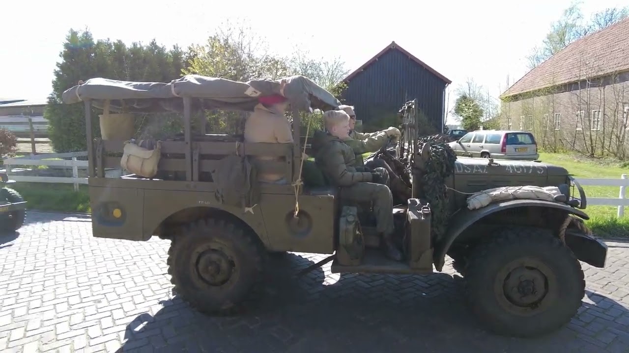 Historische voertuigen 80 jaar bevrijding Molenschot