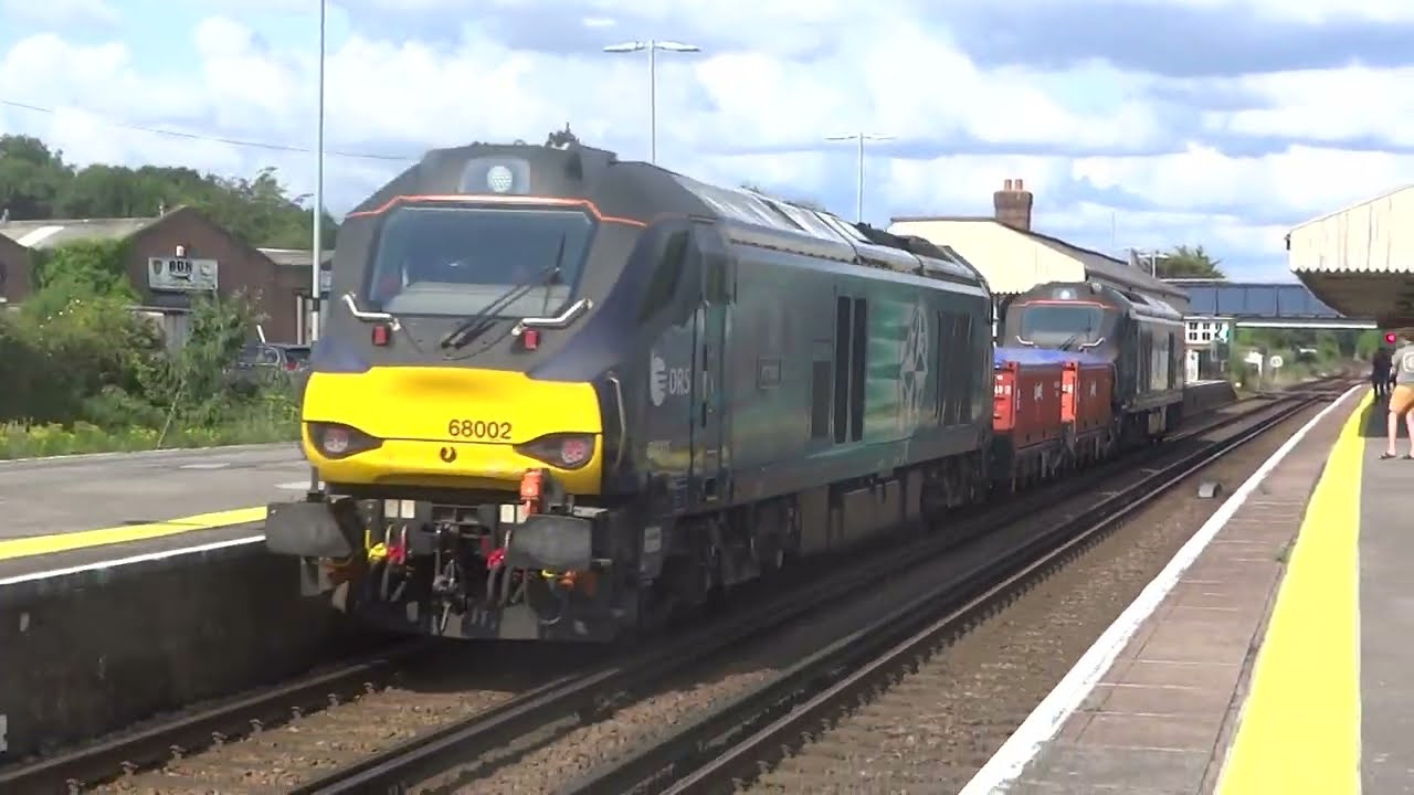 68003 & 68002 passing Wareham for Crewe (29/06/23)