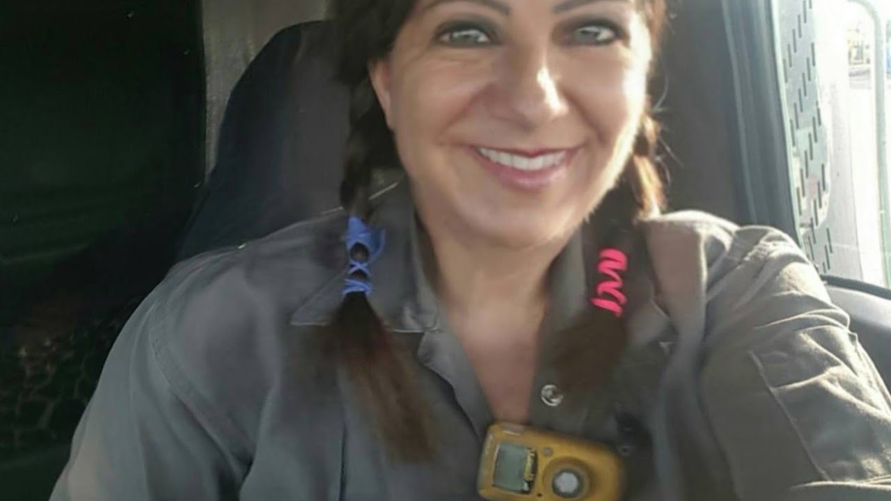 Molly Sizer Female Trucker Frac Sand Hauler / My 60,000 pound life