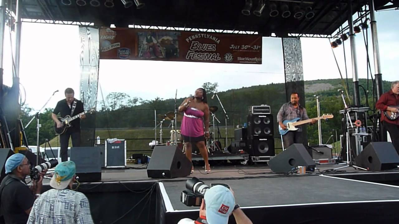 I'm giving up you  by Shemekia Copeland @ Pennsylvania Blues Festival 2011
