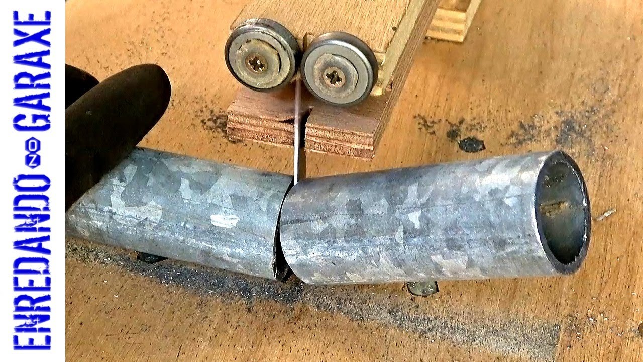 A trick to cut a metallic pipe with the jigsaw table