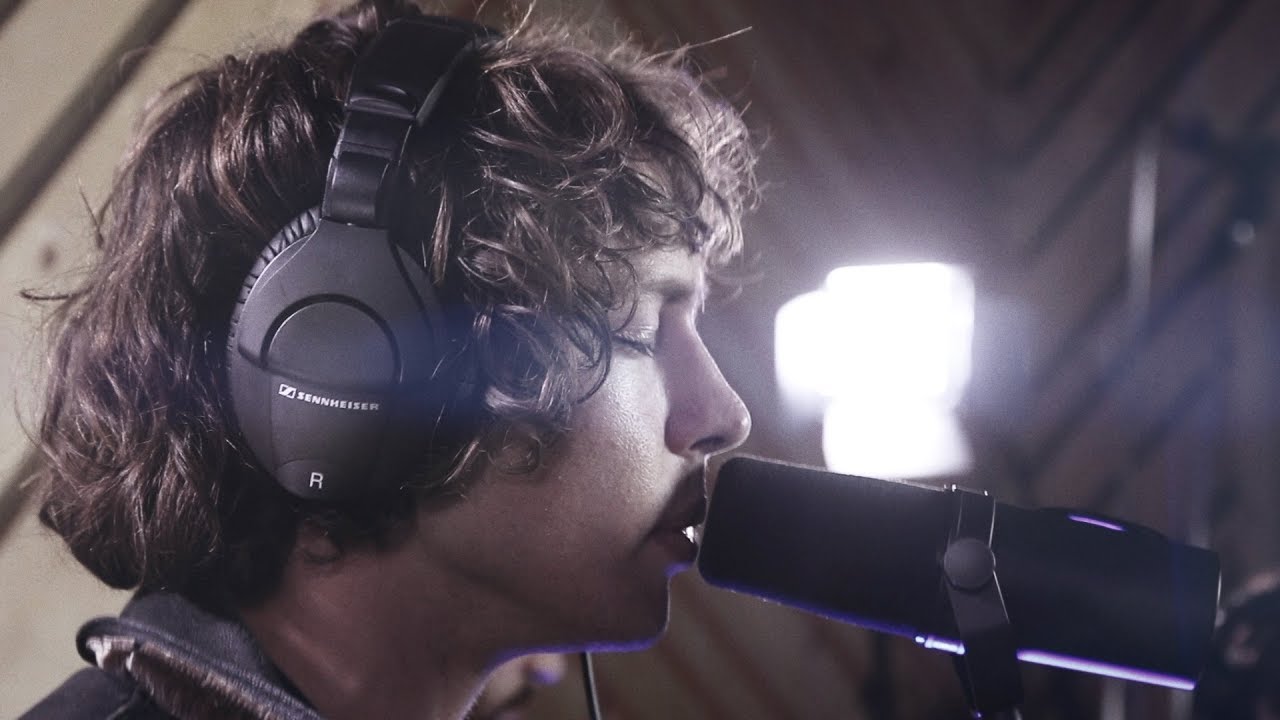 Barns Courtney – Golden Dandelions (LIVE)