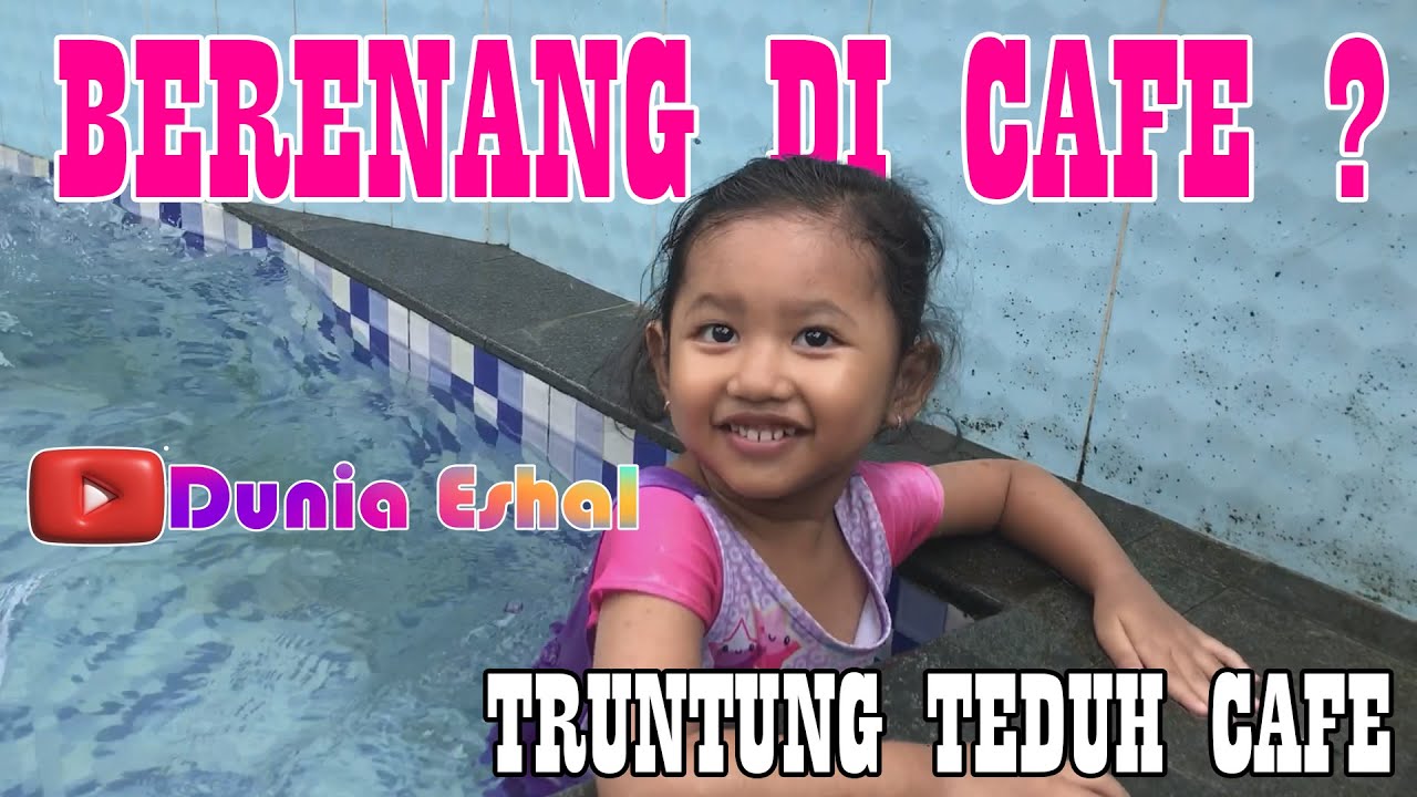 nyobain berenang di cafe