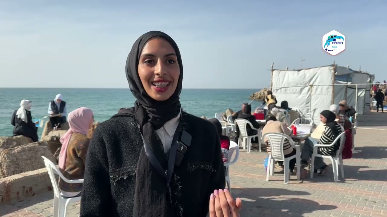 شاطئ غزة يتحول إلى عيادة نفسية مفتوحة للناجيات من الحرب