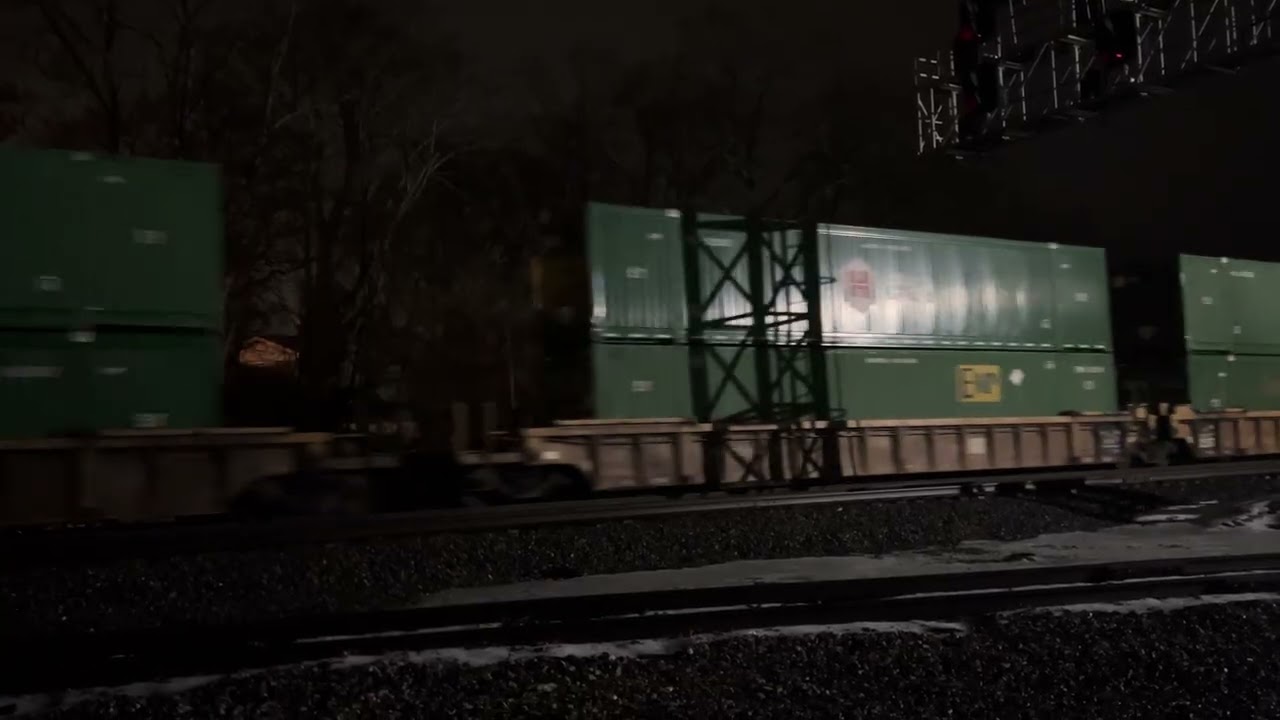 Trainspotting: NS #4008 leads NS 28C through Burnside, KY