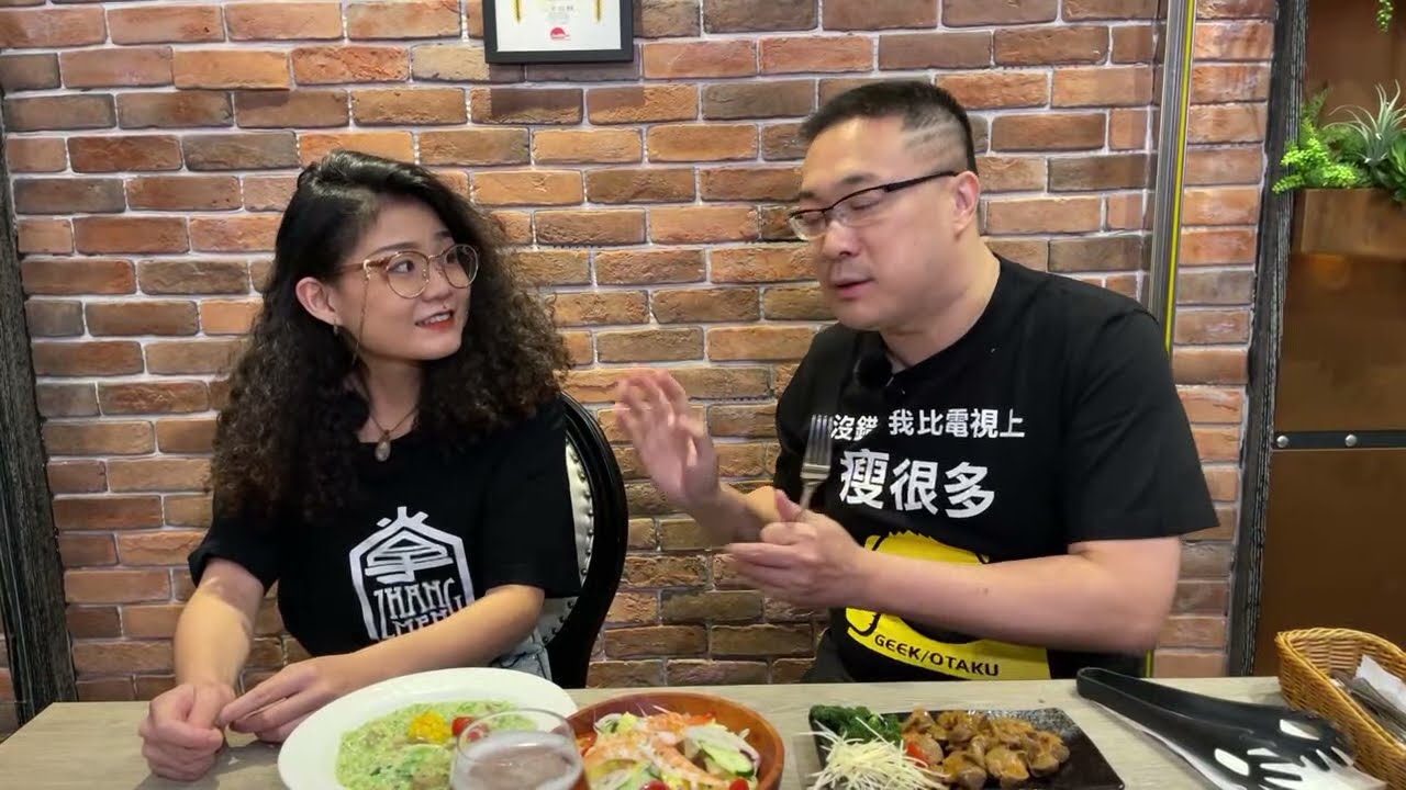 參加完鹹酥雞活動跑來高雄掌門精釀啤酒的店面吃晚飯，順便跟業務Ｐｅｔｅｒ（竟然是個妹子）聊聊他們的產品，然後斷後大將軍鄭照新意外出現，他一定是在高雄策畫甚麼陰謀！