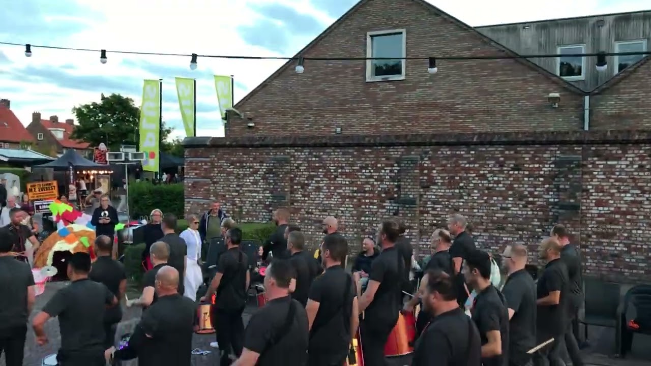 Sambaband Almondegas Corso Vollenhove 2025