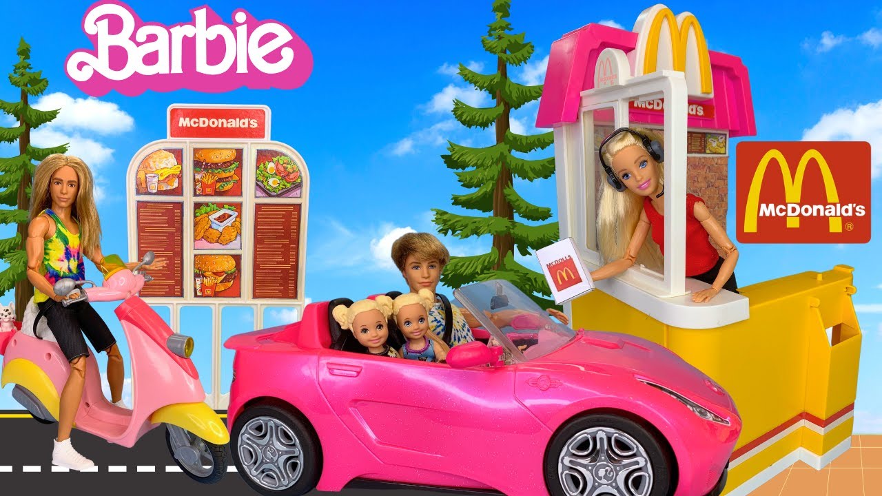Игровой набор «Кукла Барби McDonalds Drive Thru» — семья Барби заказывает еду