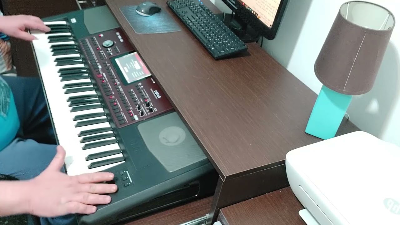 ΔΕΝ ΕΧΩ ΠΟΛΛΑ KORG PA700