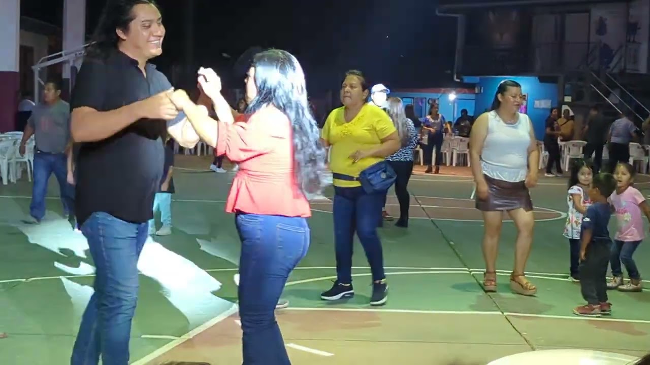 Bonita noche en la fiesta de Santa Cruz tepetotutla Oaxaca México 2025