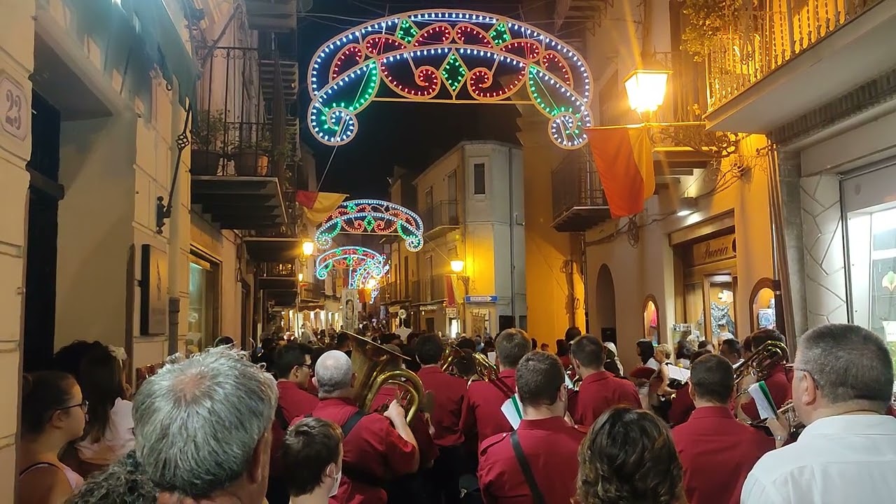 Resta con noi signore eseguito con la banda musicale