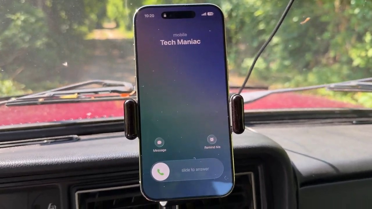 iPhone 11 Outgoing Call vs iPhone Air Incoming Call on UGreen Phone Holder for Car in Old Lada Riva
