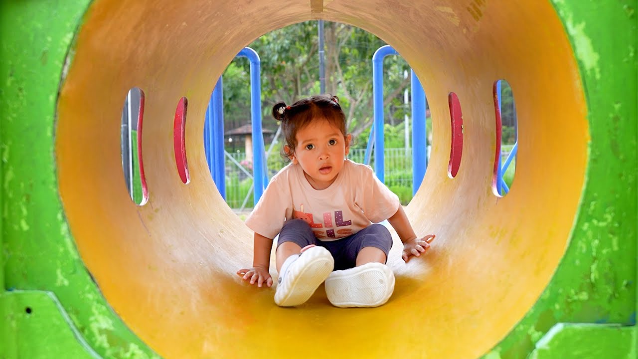 Aracelli & Keysha Bermain di Playground - Have Fun Playing waterslide at Playground & swimming pool