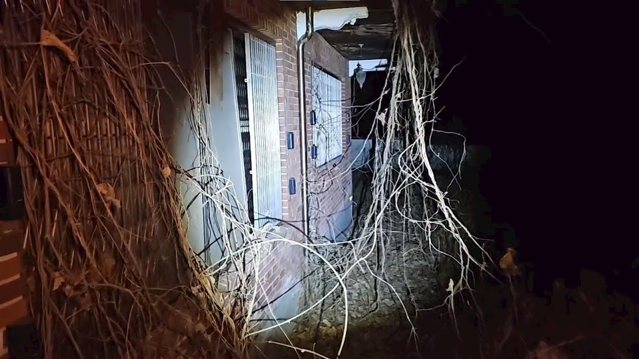 뭘 하던 집이었을까...너무 수상한 건물입니다