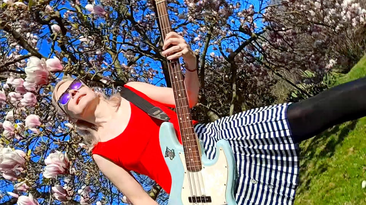 Angelika Express - HARTES GL&Uuml;CK feat. Kapelle Petra + Go Go Gazelle (offizielles Musikvideo)
