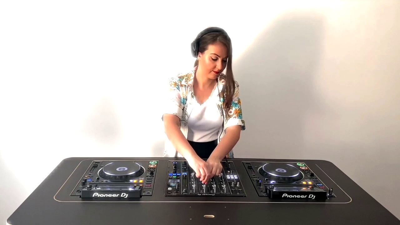 ZOYA - Melodic Techno/Progressive House Set