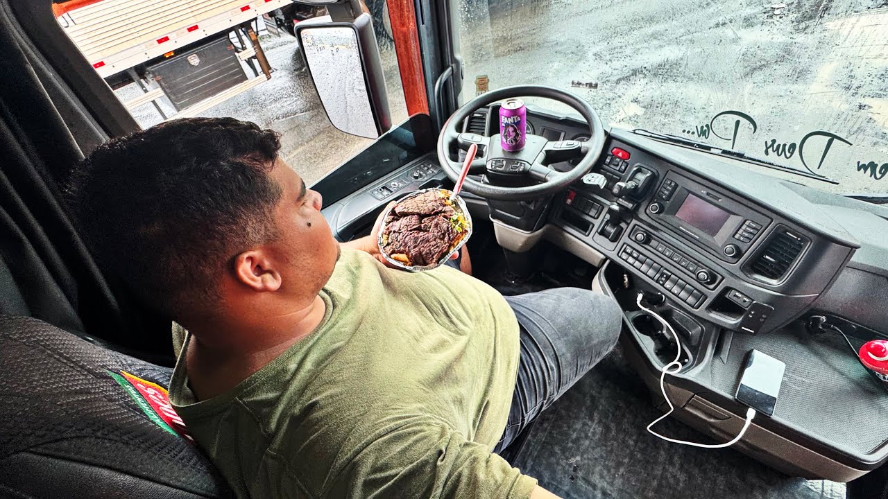 VIDA SOLITÁRIA DE CAMINHONEIRO EM DIA DE CHUVA 
