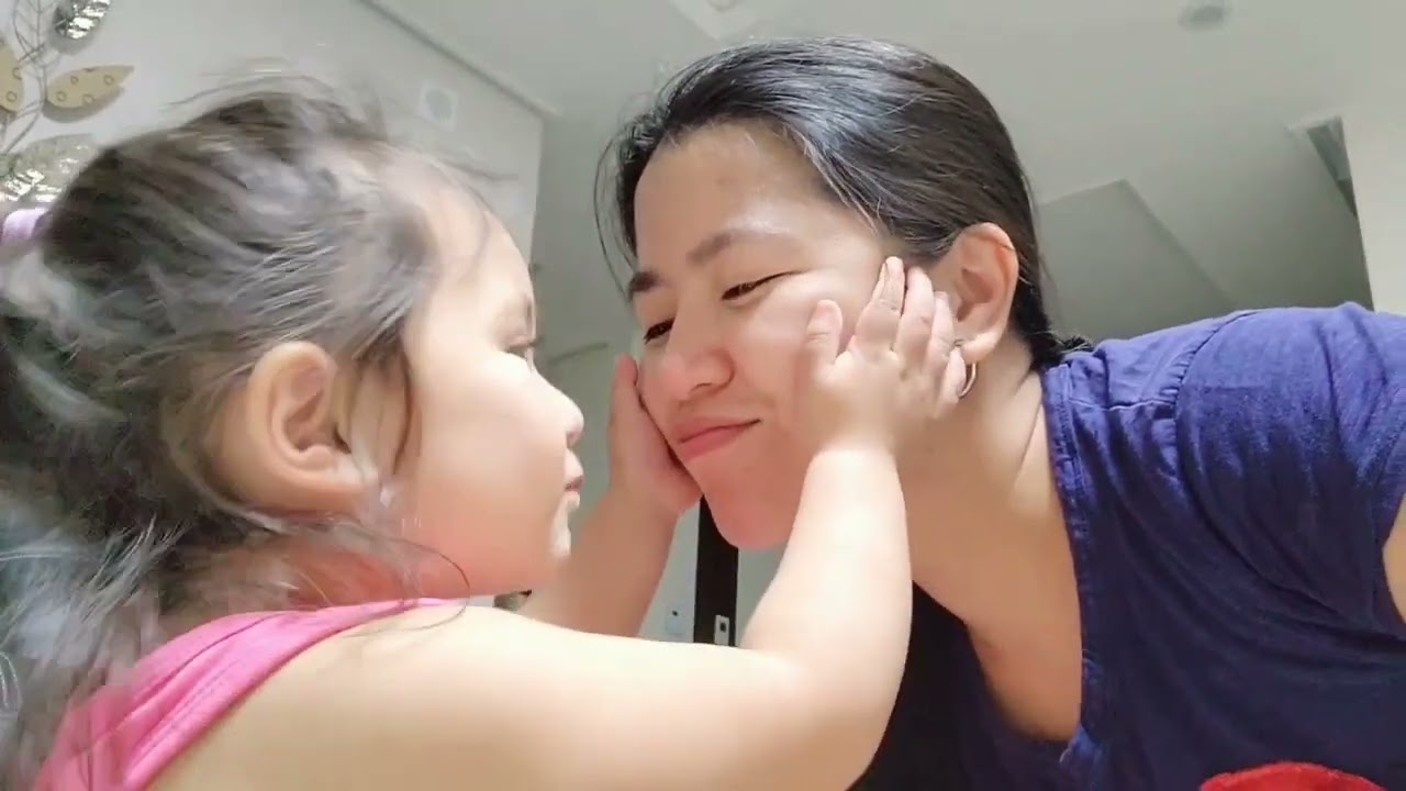 mommy love's kisses