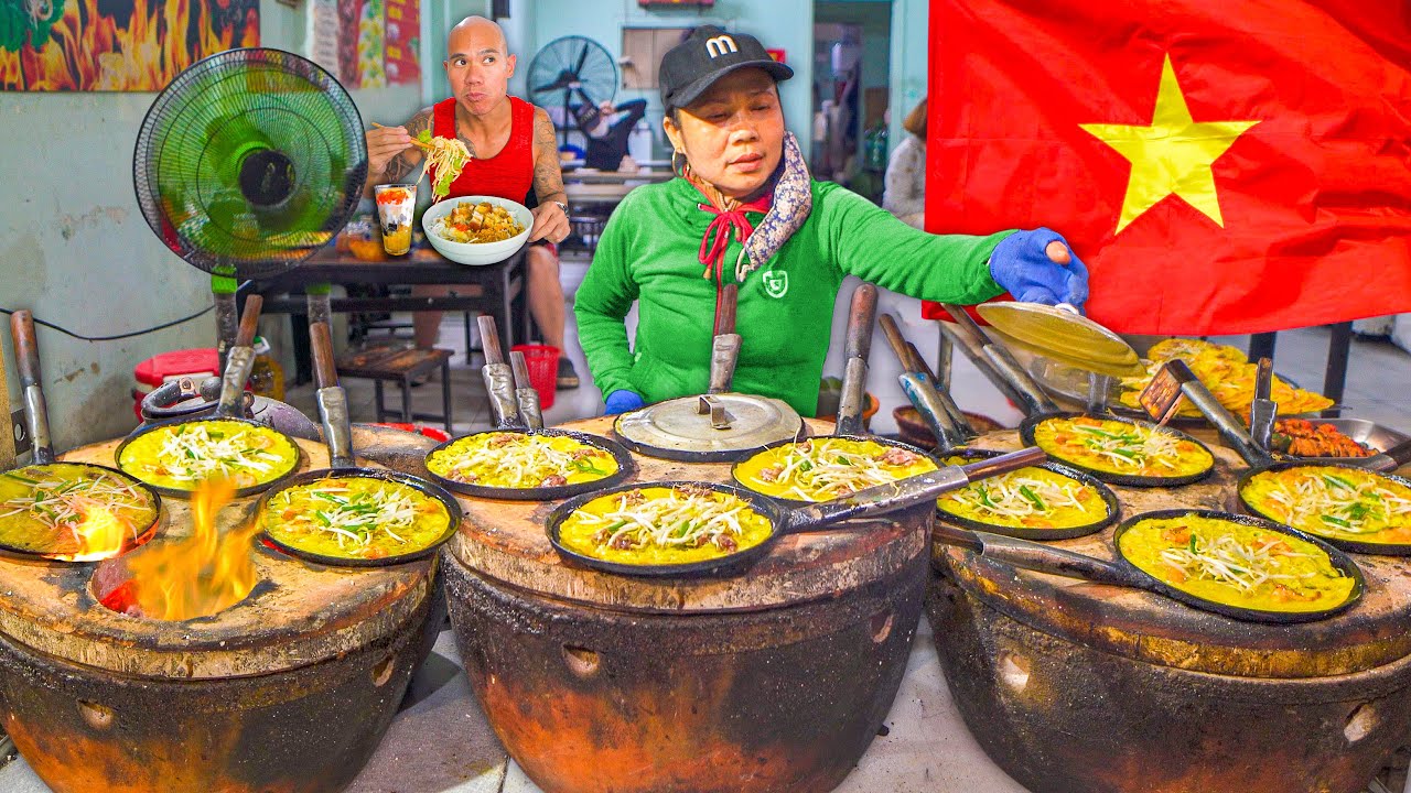 Vietnam Street Food - SIZZLING BANH XEO VIETNAMESE PANCAKE + Vietnamese Street Food Tour in Da Nang