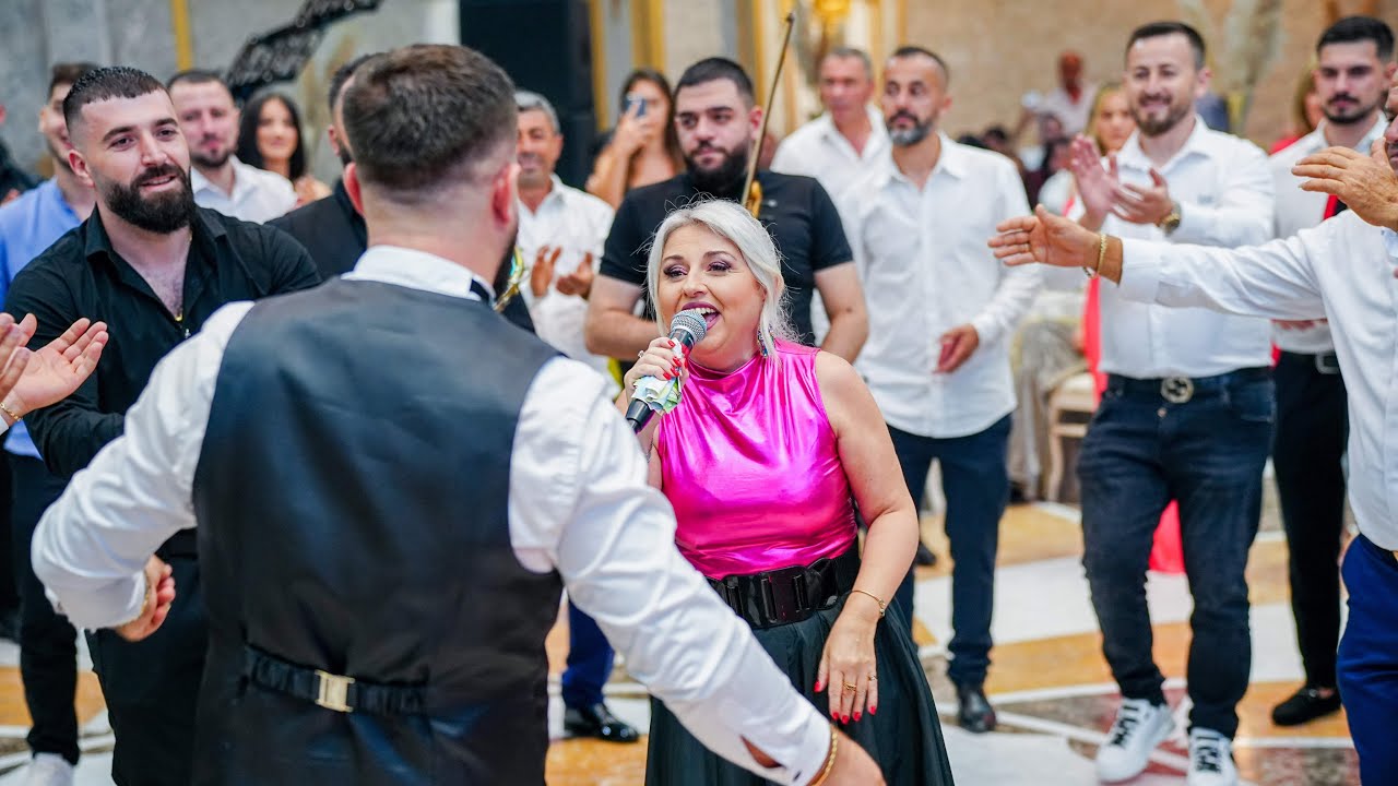 Gold AG dhe Artiola Toska me nje super kolazh ne dasem🥰