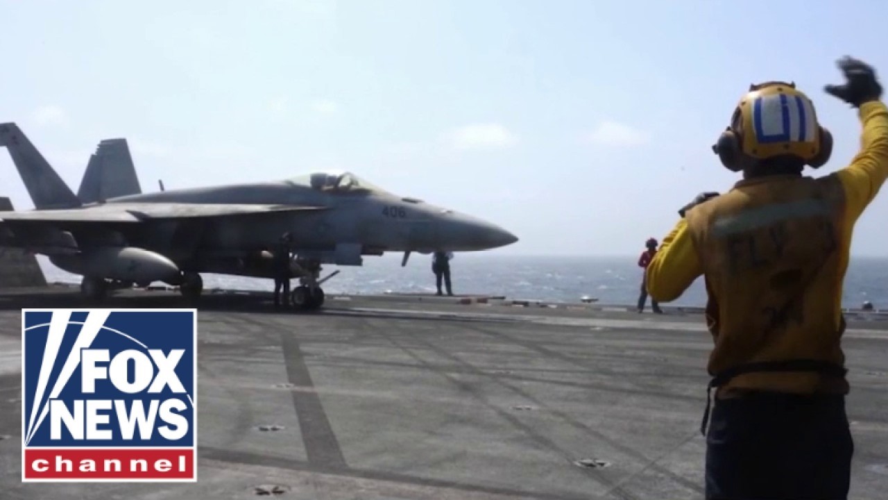 СРОЧНО: ВМС США ведут поиски пропавшего летчика в Аравийском море