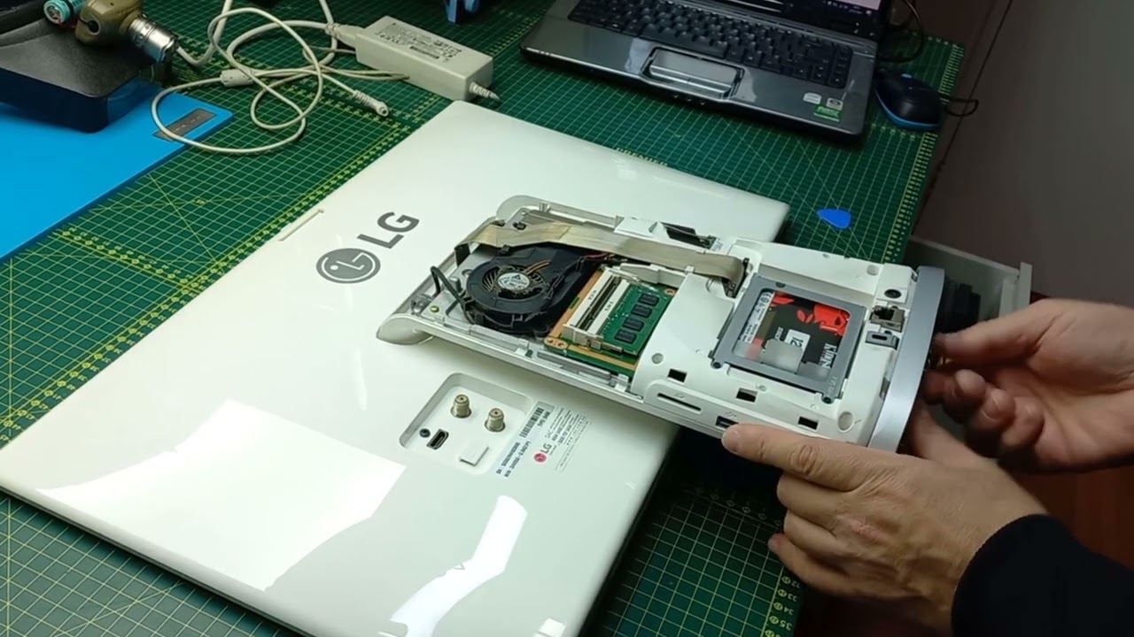 LG All in One 24V550 - G.BK31P1, abrir para acrescentar mais memória