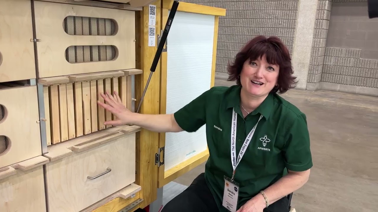 NAHBE -Atria hive system explained by Sandra from Apiverte