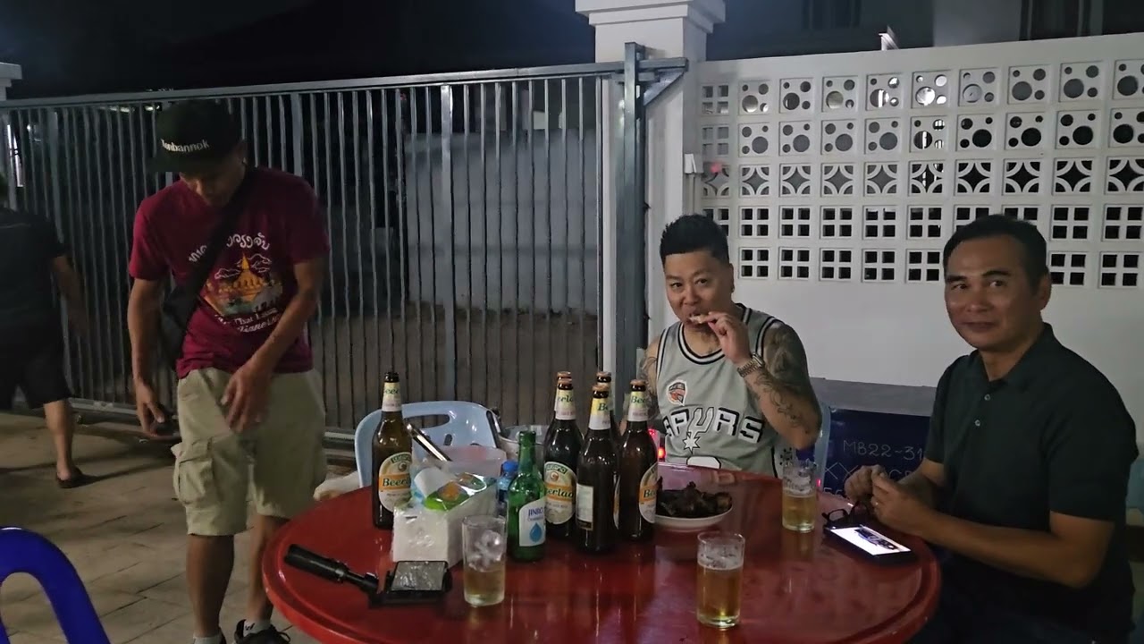 ມາເຮັດກີນຊວ່ຍ ອ້າຍຕຸ້ຍ Help cocking Ai Tui son brithday .
