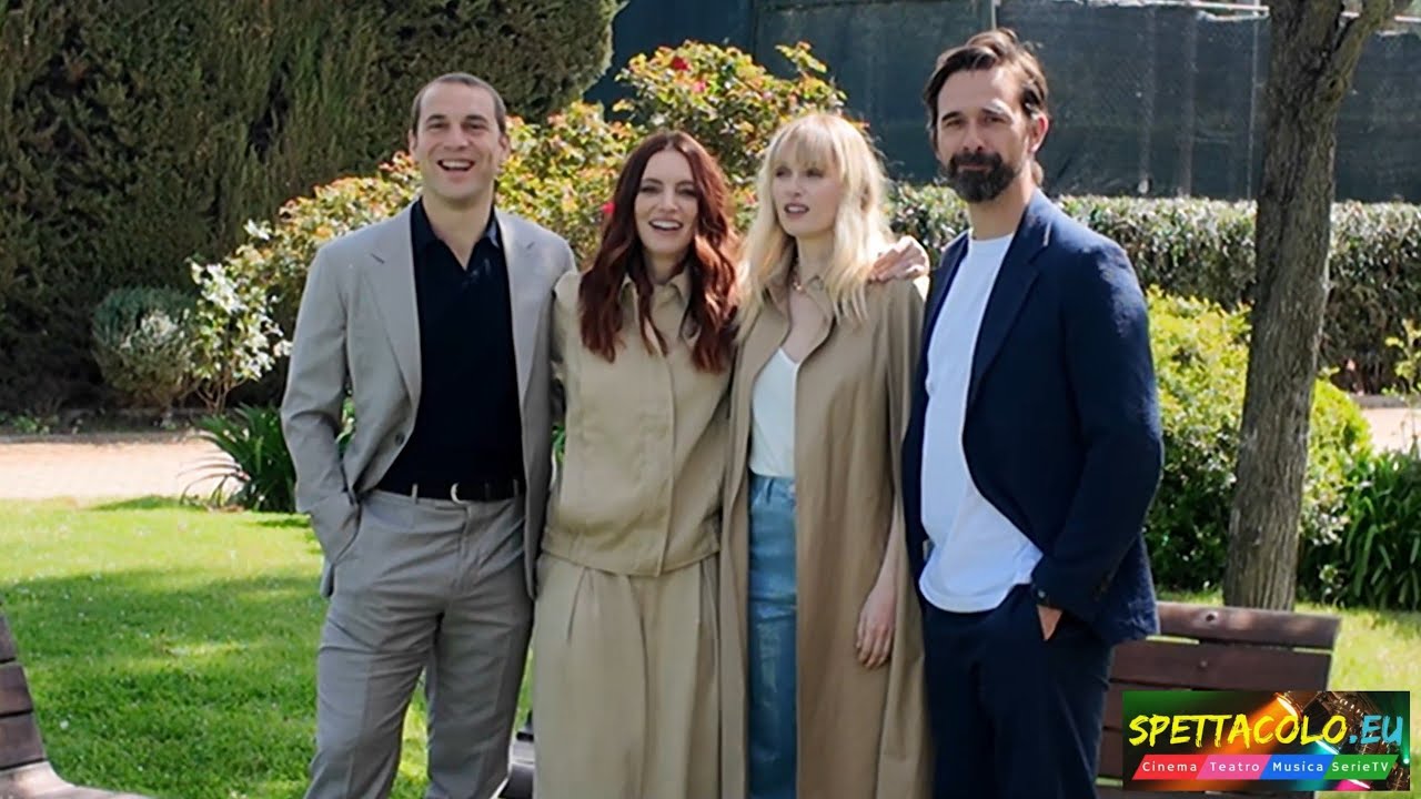 Costanza, video photocall Miriam Dalmazio, Marco Rossetti, Lorenzo Cervasio e tutto il cast