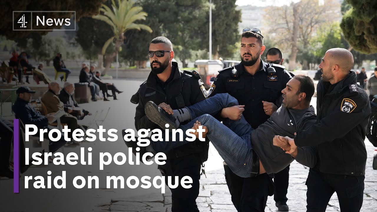 Violence erupts as Israeli police raid Jerusalem holy site