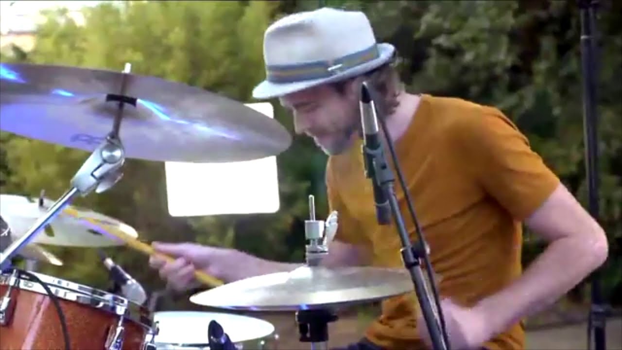 Lean Robbemont (snippet) - Storydrumming @ Yamaha's Almost Naked Stage.