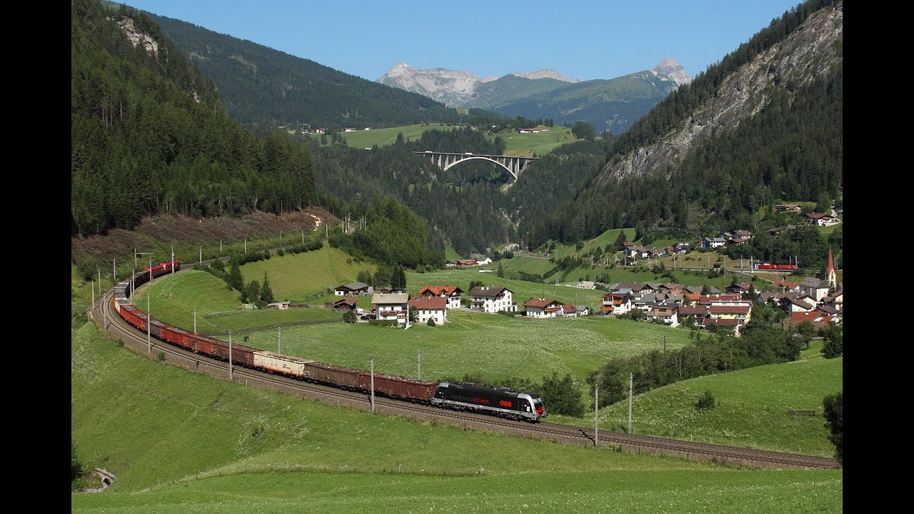Bahnverkehr am Brenner : Die Weltrekordlok in der Kurve von St.Jodok am 27.07.13