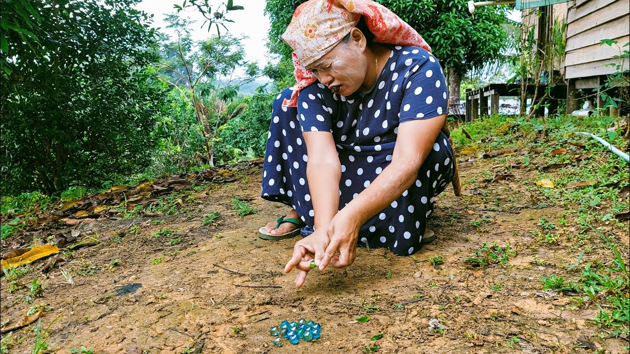suasana di desa dayak, hidup enak makan enak, masak sayur keladi ikan asin, goreng pisang & cimpedak