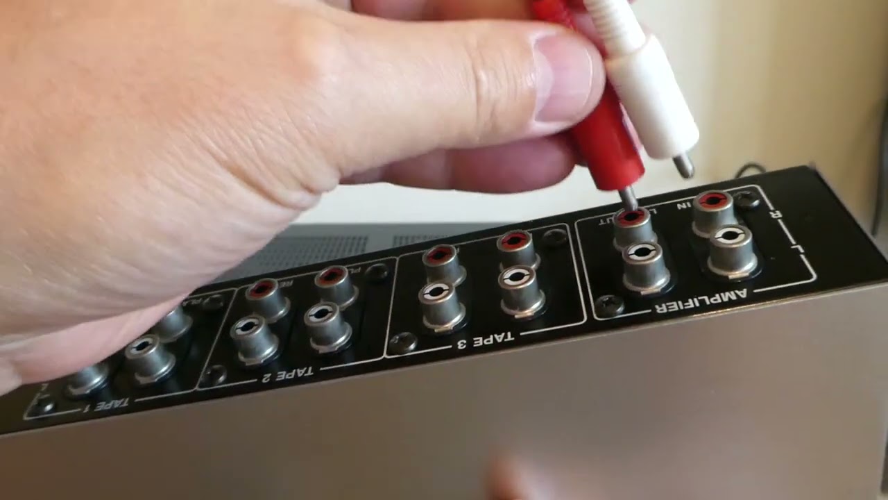 Демонстрация работы аудио коммутатора Akai DS-5
