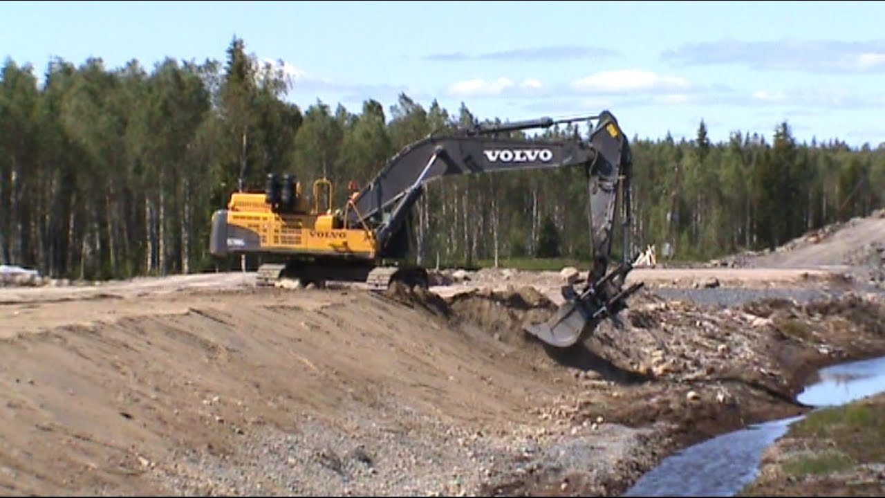 Volvo EC700CL -  with 4,6 cubic Serameko Slopebucket