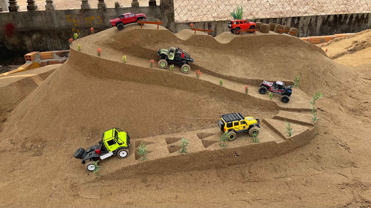 RC Cars vs Extreme Sand Mountain 🏜️ | Some Cars FAIL!