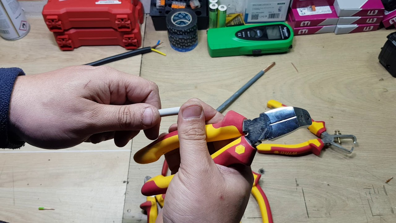 #scule_electricieni Cateva scule de taiat si dezizolat cabluri/conductori