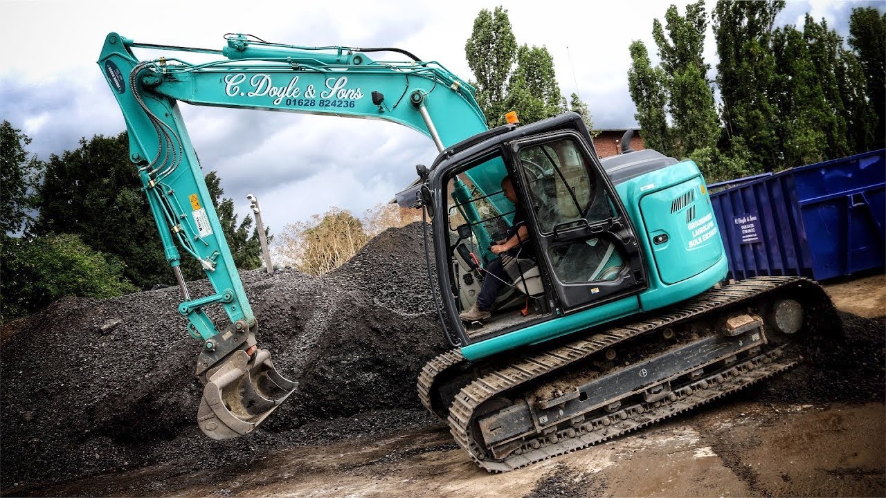 Kobelco SK140SRLC clears a path | Diggers and Dozers HD