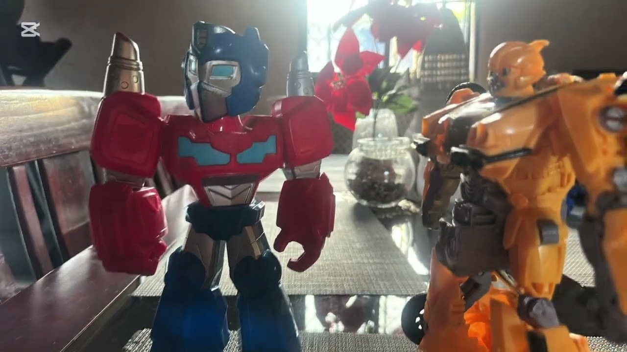 Stop motion fight Transformers optimus and bumblebee vs Shockwave 