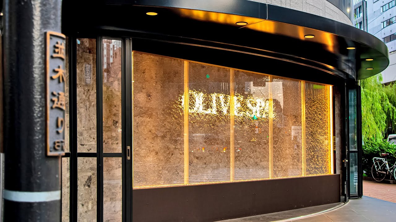 ぬれない滝 アクアウォールパネル ＜ オリーブスパ銀座並木通り店様 ＞