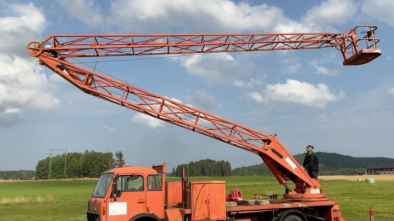 Köp Lastbil med skylift Volvo F86-49T på Klaravik
