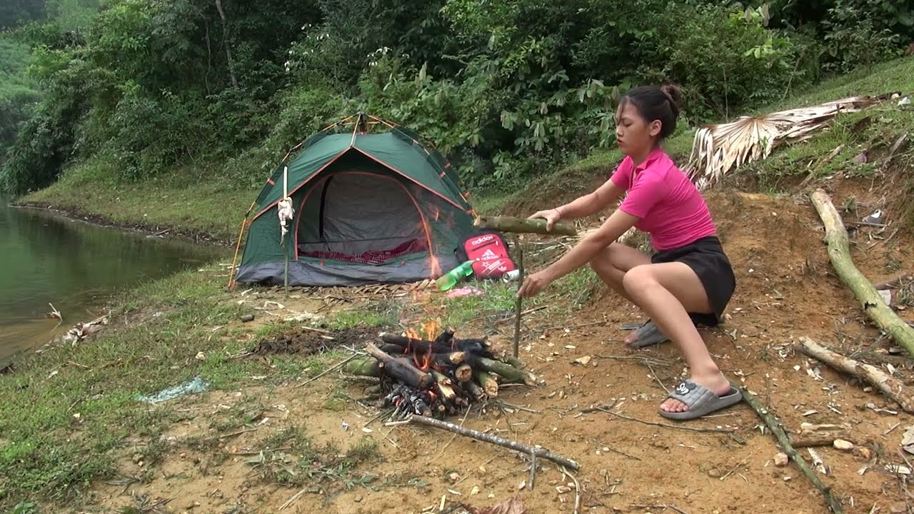 Solo Camping - Grilled Chicken, Relaxing In The Tent Shelter, ASMR