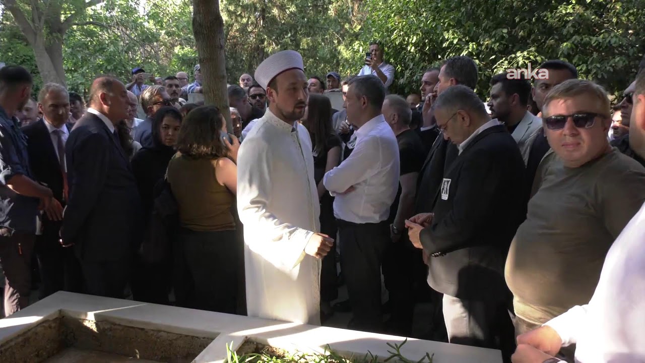 Altan Öymen, Zincirlikuyu Mezarlığı'nda son yolculuğuna uğurlandı