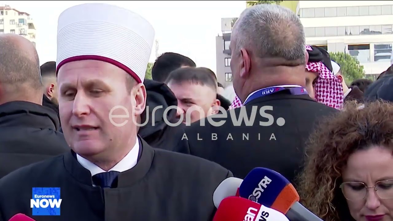 Mijëra besimtarë myslimanë në sheshin Skënderbej, kremtohet Fitër Bajrami në Tiranë