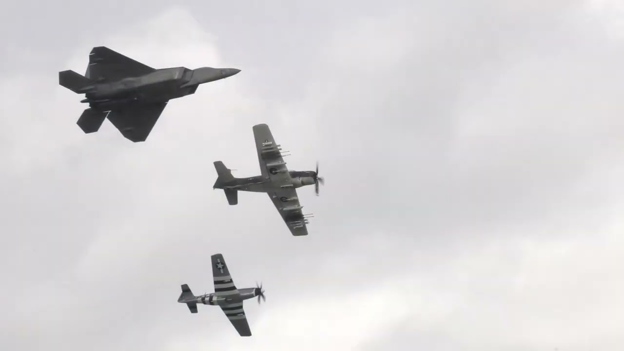 Heritage Flight F22 A1 P51 at Osh2023